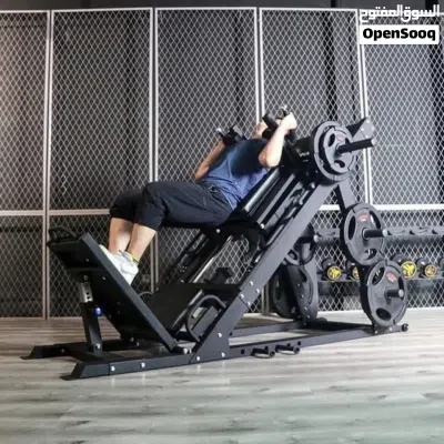 جهاز هاك سكوات .(Hack Squat Machine) متوفر لدينا خدمة التوصيل 2