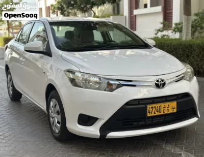 Toyota Yaris E 4