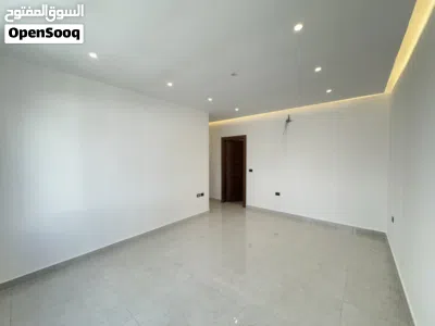 شقة طابق ثالث مع روف واسع 275م – مشروع هاشم 2