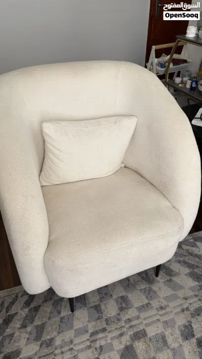 L-Shaped sofa set with 2 chairs - Spacious and Comfortable 4