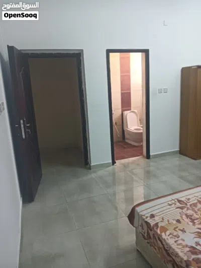 غرفة وحمام بفيلا بالمعبيله الثامنه بجوار مسجد الخليلي قريب مدينة السلطان مفروش ويوجد بدون فرش 4