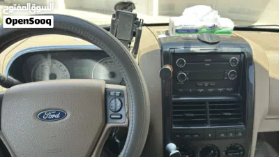 Ford Explorer Base 3