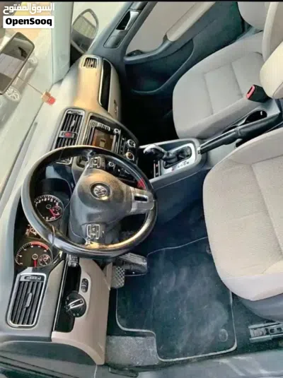 Volkswagen Jetta SE 3