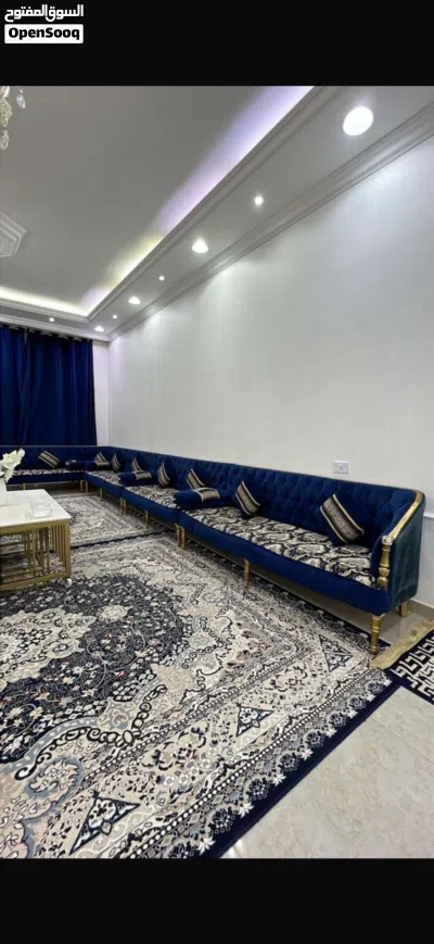 كنب للبيع مع الستاره مع السجاد مع طاوله رخام مطلوب 3500 قابل للتفاوض 2