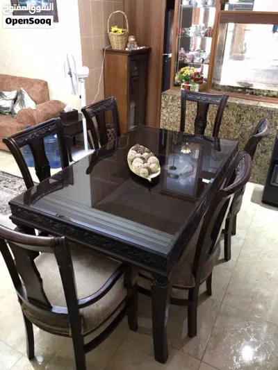 طاولة سفره بحاله جيده جدا للبيع بسعر لقطه 2
