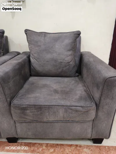 6 seater sofa looks in mint condition 3