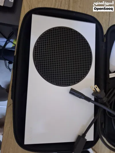 XBOX SERIES S WITH ACCESSORIES 3