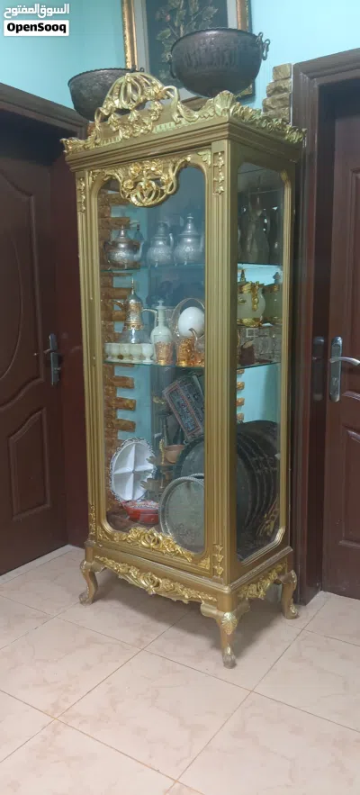 أريكة يدوية الصنع، بوفيه، وطاولة طعام 2