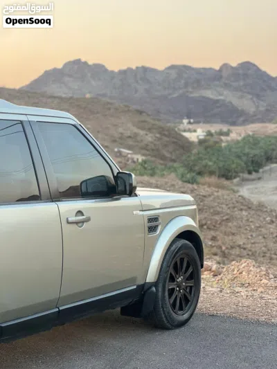 Land Rover LR4 Limited Edition LR4 Pursuit 3