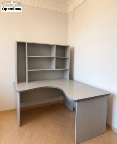طاولة مكتب زاوية مع ارفف تخزين Corner office table with shelves 2