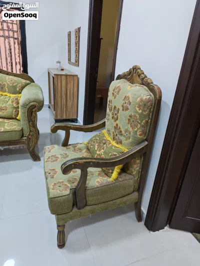 طقم كنب نص عمر للبيع بسعر مغري 3
