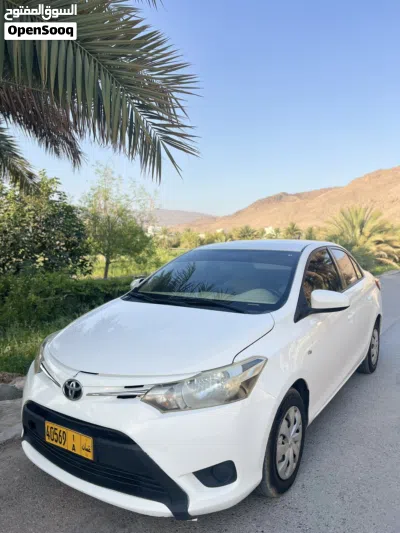 Toyota Yaris SE 2