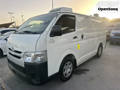 Toyota Hiace Cargo 2