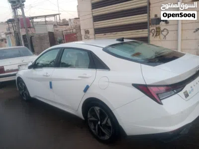 Hyundai Elantra Standard 2
