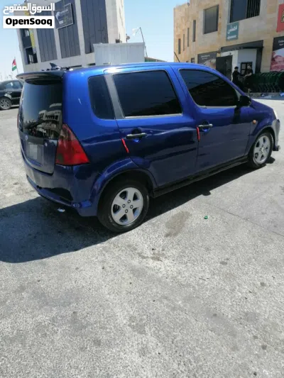 دايهاتسو YRV 2