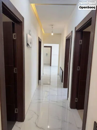 شقة للايجار جديدة لم تسكن على طريق المطار 4