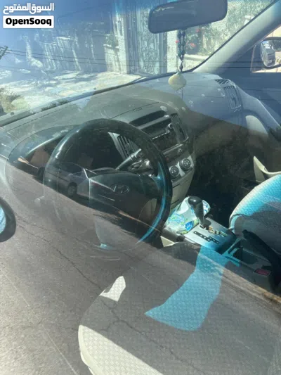 Hyundai Elantra Standard 2