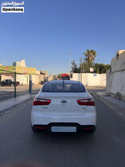 كيا ريو Standard 4