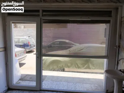 باب وفترينا بي في سي مستعمل راكب في محل حلاق للبيع 4