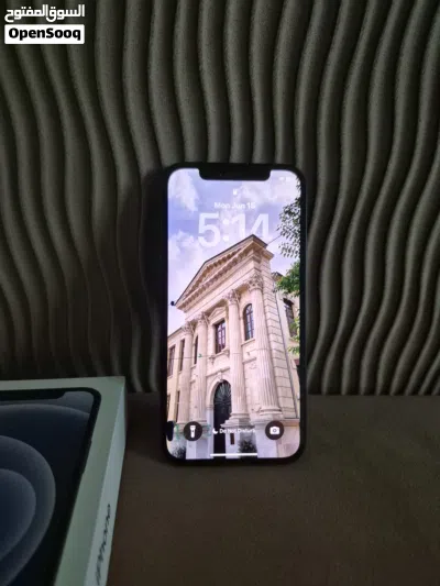 للبيع جهاز iPhone 12، الجهاز شغال وممتاز، مع كرتونه الأصلي. 4