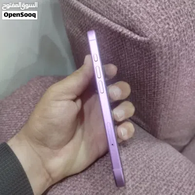 ايفون 16 زهري مستعمل بحالة ممتازة مع الكرتونة والشاحن - 128 جيجابايت 4