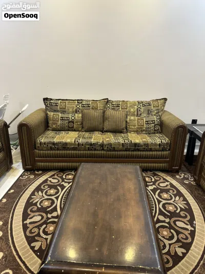 Used Sofa table and carpet For FREE 2