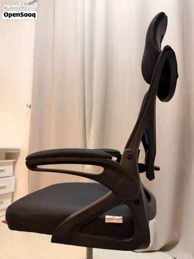 كرسي مكتب مريح جداً من Danube Home للبيع – شبه جديد Very comfortable office chair from Danube Home 4