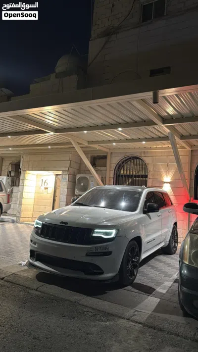 Jeep Grand Cherokee SRT 8 3