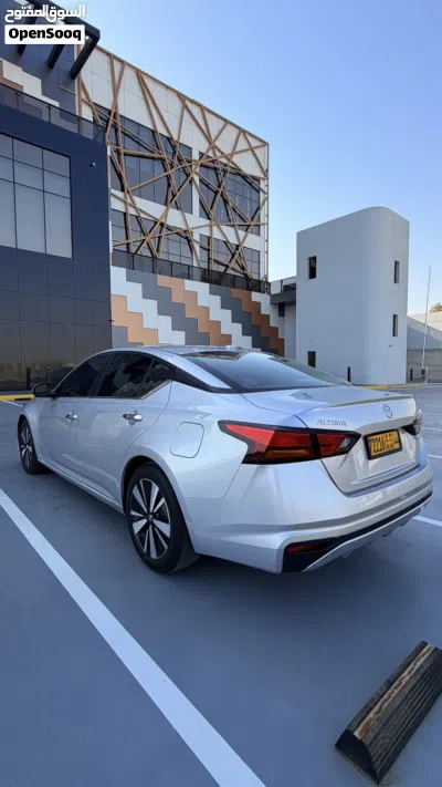 Nissan Altima SV 2