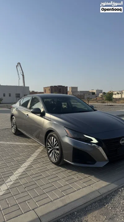 Nissan Altima SV 2