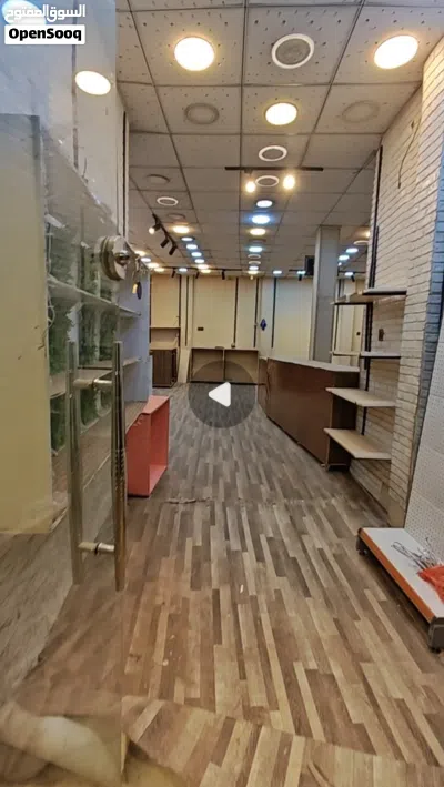 محل للإيجار في العلاوي مقابيل وزارة الثقافة موقع ممتاز شارع تجاري يحتوي على رفوف وميوزة وكامرات 3