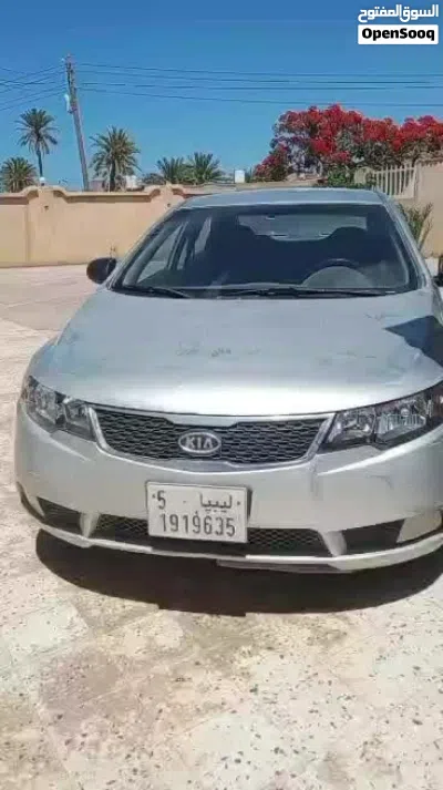 كيا سيراتو Standard 4