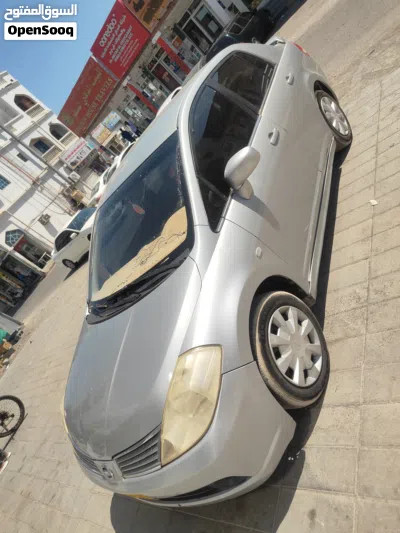 Nissan Tiida 3