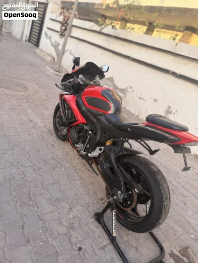 Suzuki GSX-R750 4