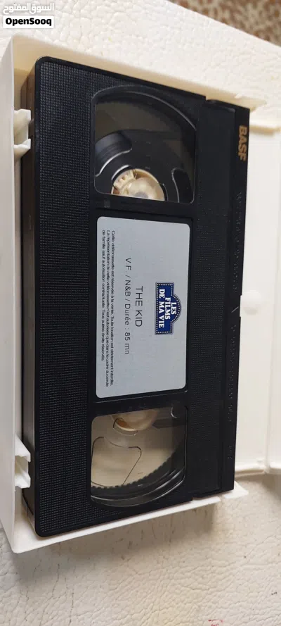 السلام عليكم ورحمة الله وبركاته شريط تشارلي شيبلن فيلم كوميدي قديم من عام1921 مدته 85 دقيقه The kid 4