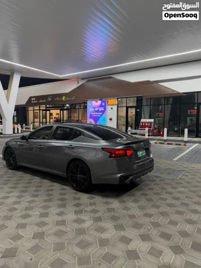 Nissan Altima SR 4