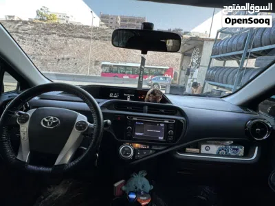Toyota Prius Prius C 4