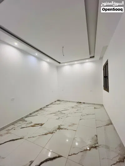 مبنى . ادارى . مكون من باركيج . ثلاث شقق أحجام كبيره . ايجار. النوفليين. 2
