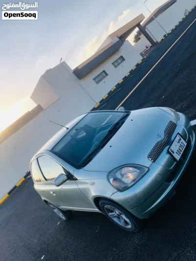 Toyota Yaris SE 2
