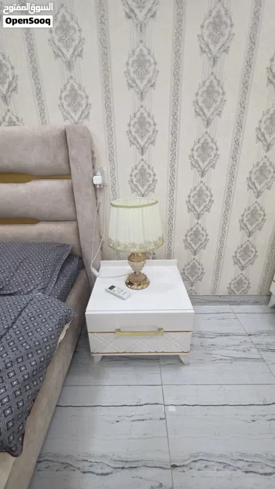غرفة نوم كاملة مع كرسي وطاوله استخدام بسيط جدا 4