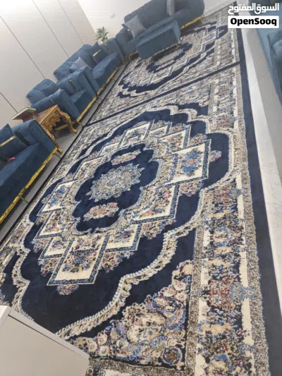 سجاد تركي نظيف جدا مقاس 3×4 وبحالة جيدة العدد 2 نفس الطقم اللون كحلي . 2