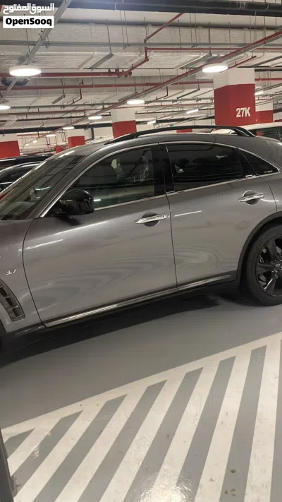 Infiniti QX70 Sport 3
