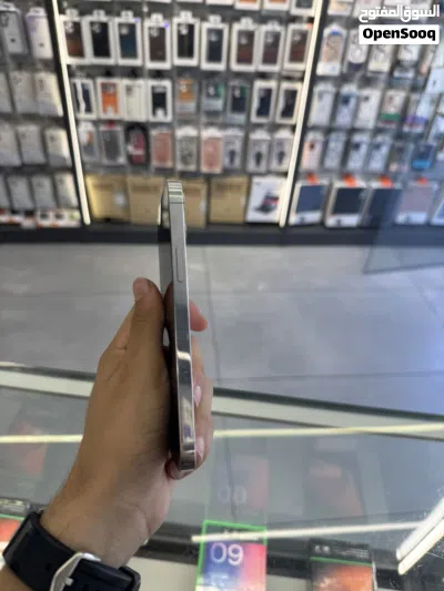 IPhone 12 Pro 256gb //// مستخدم مش مفتوح ولا مغير اي قطعه مساحة 256جيجا 2