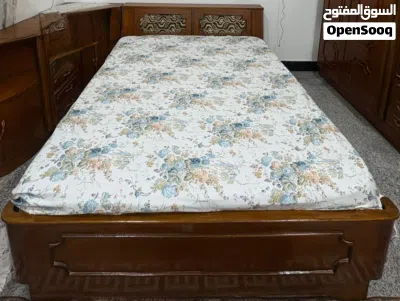 غرفة نوم خشب أصلي كلاسيكية بحالة ممتازة للبي 2