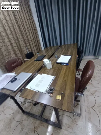 ميز اجتماعات حديد نوع ثقيل وبحالة ممتازة جداً 2