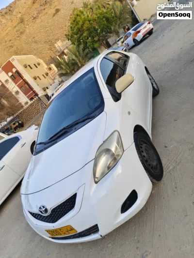 Toyota Yaris Basic 2