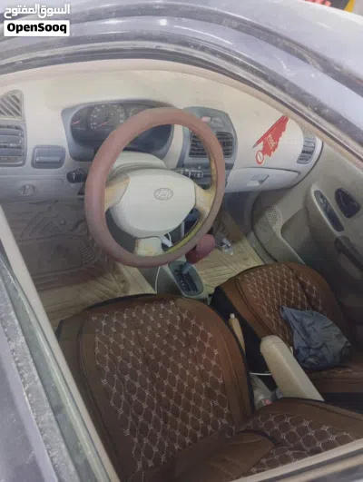 Hyundai Elantra SE 4
