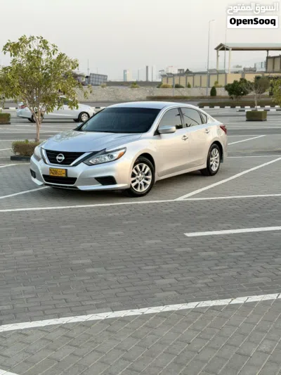 Nissan Altima S 4