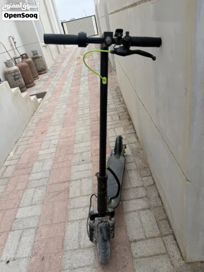 سكوتر كهربائي مع الشاحن 2