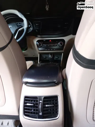 Hyundai Tucson GL 2